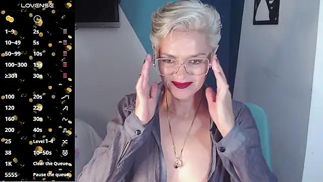 Girls and cam to cam: Watch as these sophisticated entertainers uncover their stunning costumes and curvaceous curves online!