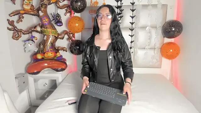 Scarlette_jade from StripChat is Freechat