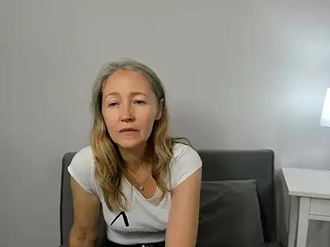 ScarlettMature from StripChat is Freechat