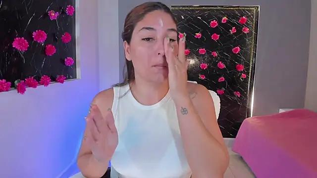 Girls and cam to cam: Watch as these sophisticated entertainers uncover their stunning costumes and curvaceous curves online!