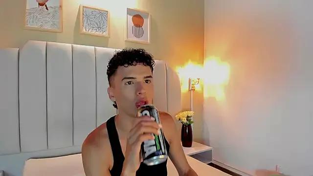 SEANTROYY from StripChat is Freechat