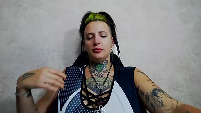 SelenasJones from StripChat is Freechat
