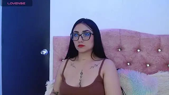 SeleneMore from StripChat is Freechat