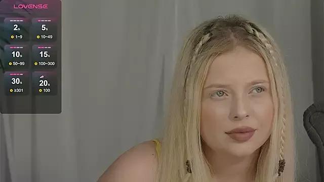 SerenaNoir from StripChat is Freechat