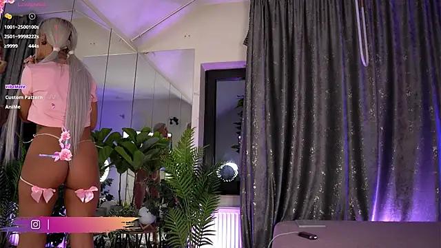 Girls and cam to cam: Watch as these sophisticated entertainers uncover their stunning costumes and curvaceous curves online!