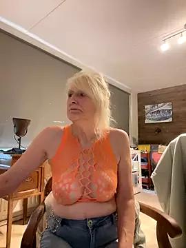 SexyMilfTascha from StripChat is Freechat