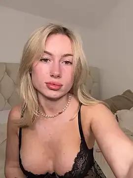 SexySaraxxoo from StripChat is Freechat
