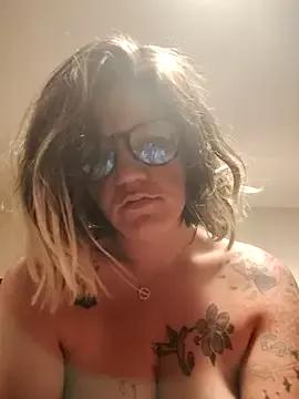 sexytattedbabe from StripChat is Freechat