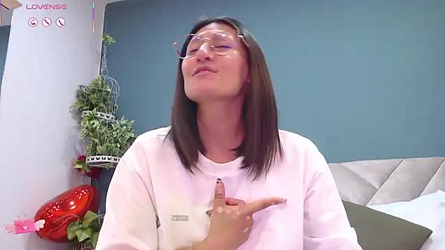 SharisWillian from StripChat is Freechat