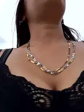 SharonDustLove from StripChat is Freechat