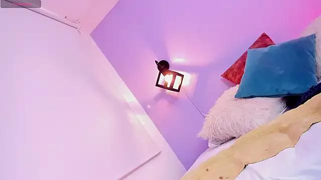 SilvanaCruzz from StripChat is Freechat