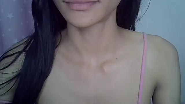 SkinnyKitten from StripChat is Freechat
