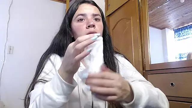 Skylar_Serenity from StripChat is Freechat