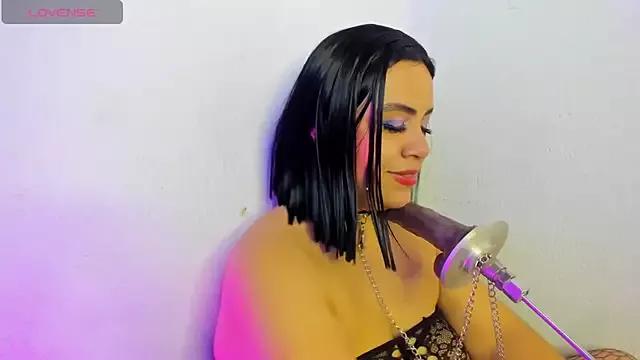 Sloppy_Alanna from StripChat is Freechat