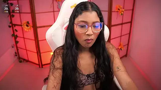 small_emilie from StripChat is Freechat