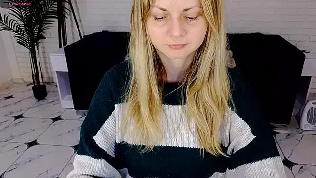 Photos of SmilingEmily_ from StripChat is Freechat
