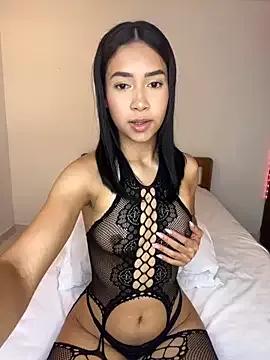 Soe_Love from StripChat is Freechat