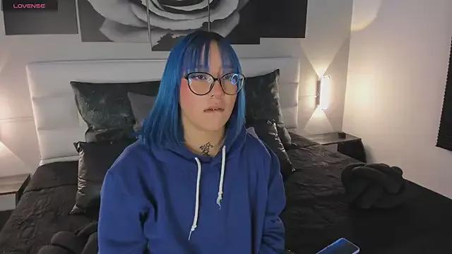 Girls and cam to cam: Watch as these sophisticated entertainers uncover their stunning costumes and curvaceous curves online!