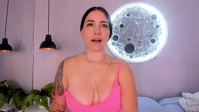 Girls and cam to cam: Watch as these sophisticated entertainers uncover their stunning costumes and curvaceous curves online!