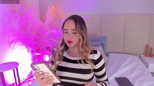 Girls and cam to cam: Watch as these sophisticated entertainers uncover their stunning costumes and curvaceous curves online!