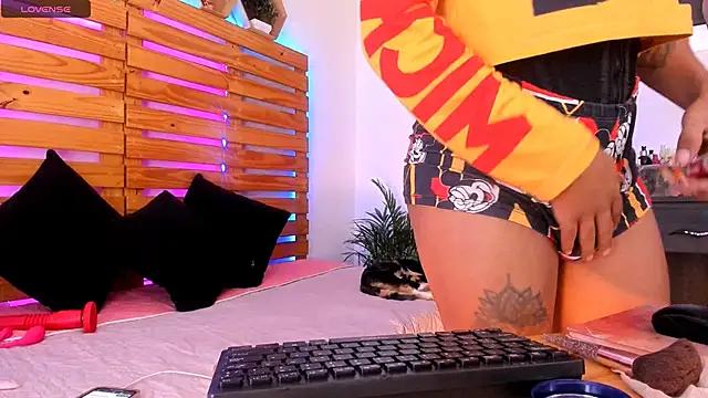 Girls and cam to cam: Watch as these sophisticated entertainers uncover their stunning costumes and curvaceous curves online!