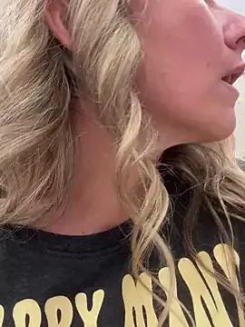 sophiasloane from StripChat is Freechat