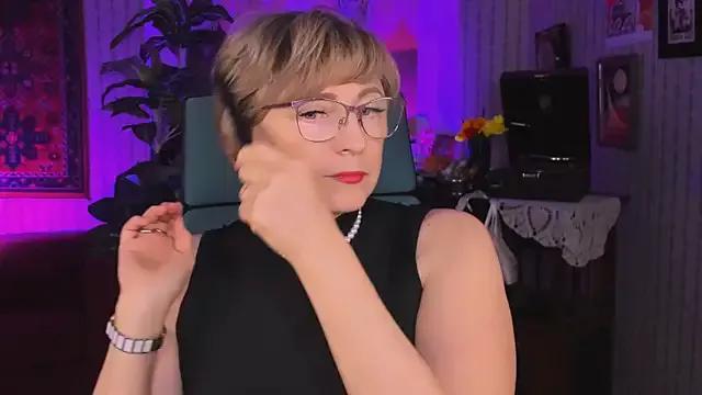 Girls and cam to cam: Watch as these sophisticated entertainers uncover their stunning costumes and curvaceous curves online!
