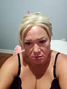 Sugarloveless from StripChat is Freechat
