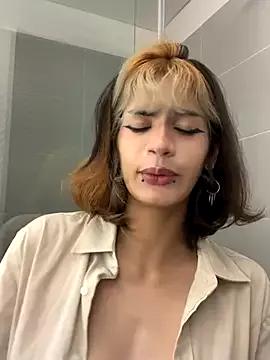 sukulaurens from StripChat is Freechat