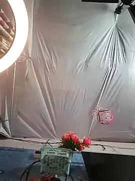 Sweet-Maddlina from StripChat is Freechat