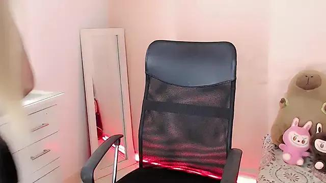 sweet_royal_ from StripChat is Freechat
