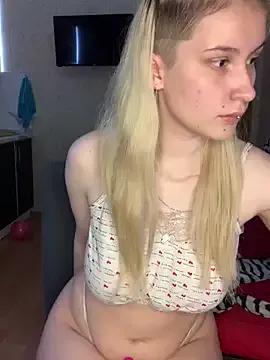 Sweet_white_chocolate from StripChat is Freechat