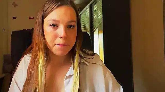 SweetAlissa18 from StripChat is Freechat