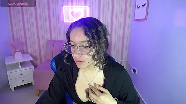 Sweetbunny_ch1 from StripChat is Freechat