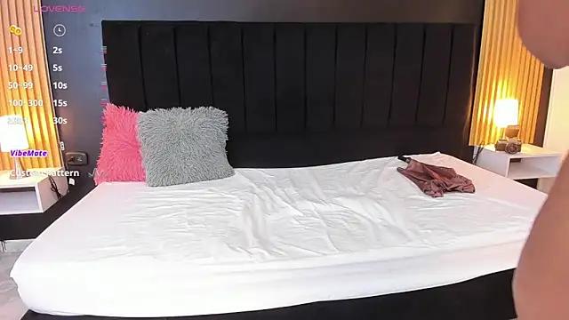 Girls and cam to cam: Watch as these sophisticated entertainers uncover their stunning costumes and curvaceous curves online!