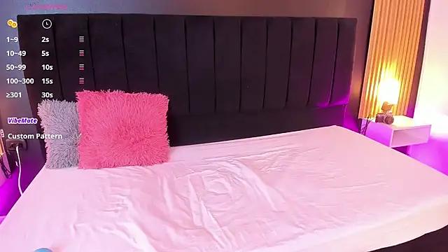 Girls and cam to cam: Watch as these sophisticated entertainers uncover their stunning costumes and curvaceous curves online!