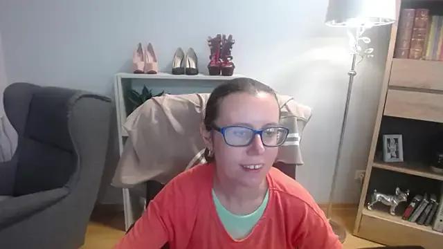sweetxLizzy from StripChat is Freechat