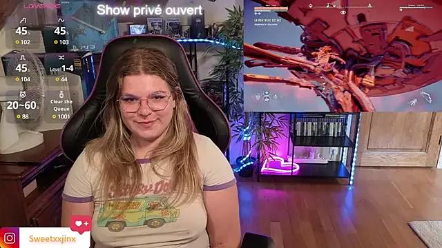 Girls and cam to cam: Watch as these sophisticated entertainers uncover their stunning costumes and curvaceous curves online!