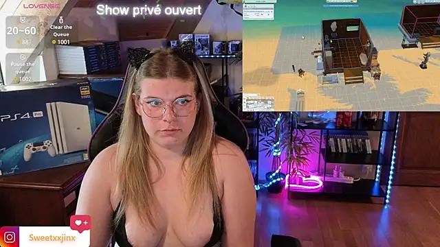 Girls and cam to cam: Watch as these sophisticated entertainers uncover their stunning costumes and curvaceous curves online!