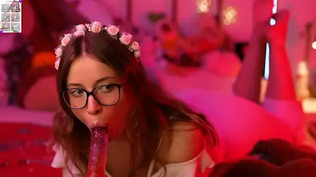 SweetyKitty18 from StripChat is Freechat