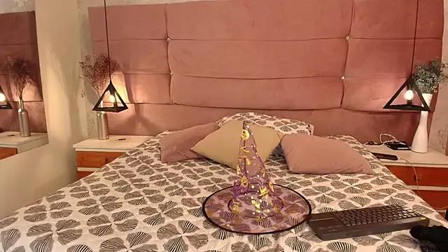 Girls and cam to cam: Watch as these sophisticated entertainers uncover their stunning costumes and curvaceous curves online!