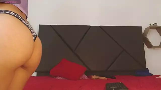Tammy__badgirl from StripChat is Freechat