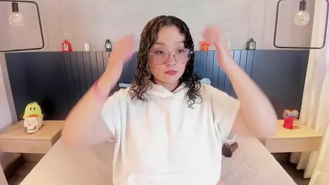 tara_black from StripChat is Freechat