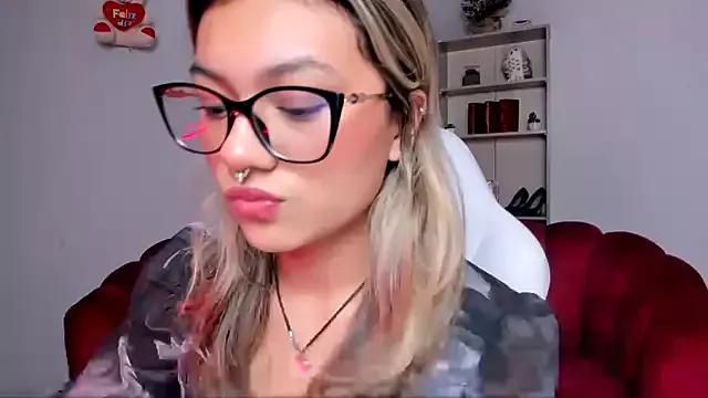 Tatiana_mendoza from StripChat is Freechat