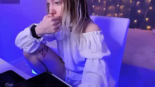 Girls and cam to cam: Watch as these sophisticated entertainers uncover their stunning costumes and curvaceous curves online!