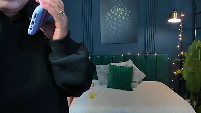 Girls and cam to cam: Watch as these sophisticated entertainers uncover their stunning costumes and curvaceous curves online!