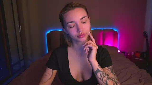 Girls and cam to cam: Watch as these sophisticated entertainers uncover their stunning costumes and curvaceous curves online!