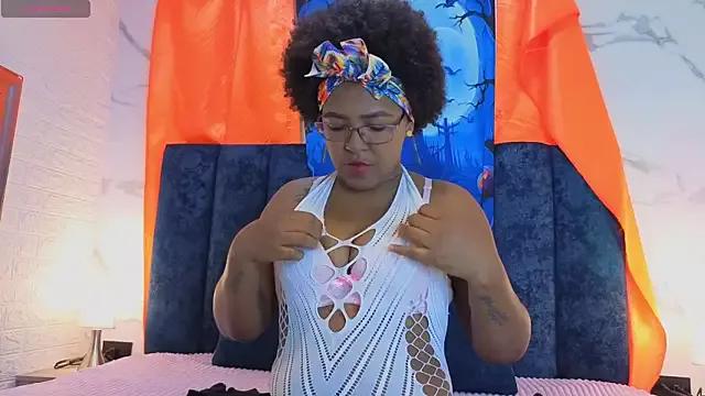 TianaLaRoux from StripChat is Freechat