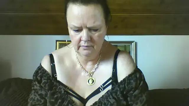 TiffanyMature from StripChat is Freechat