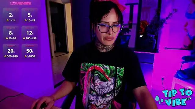 TinnaDawsom from StripChat